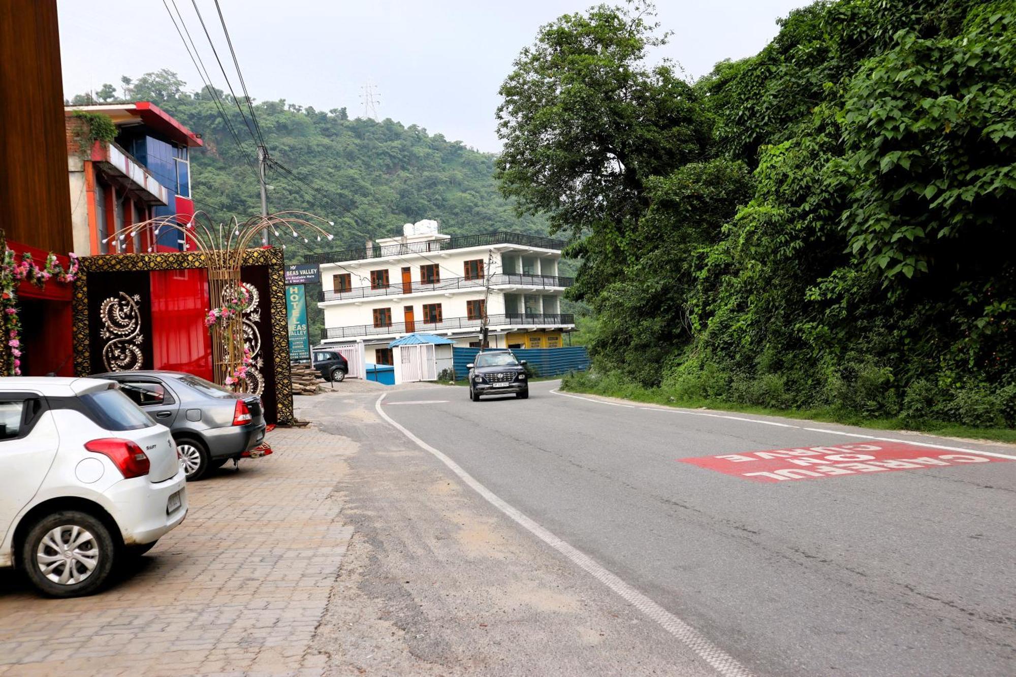 Hotel River Bank Mandi Exterior photo